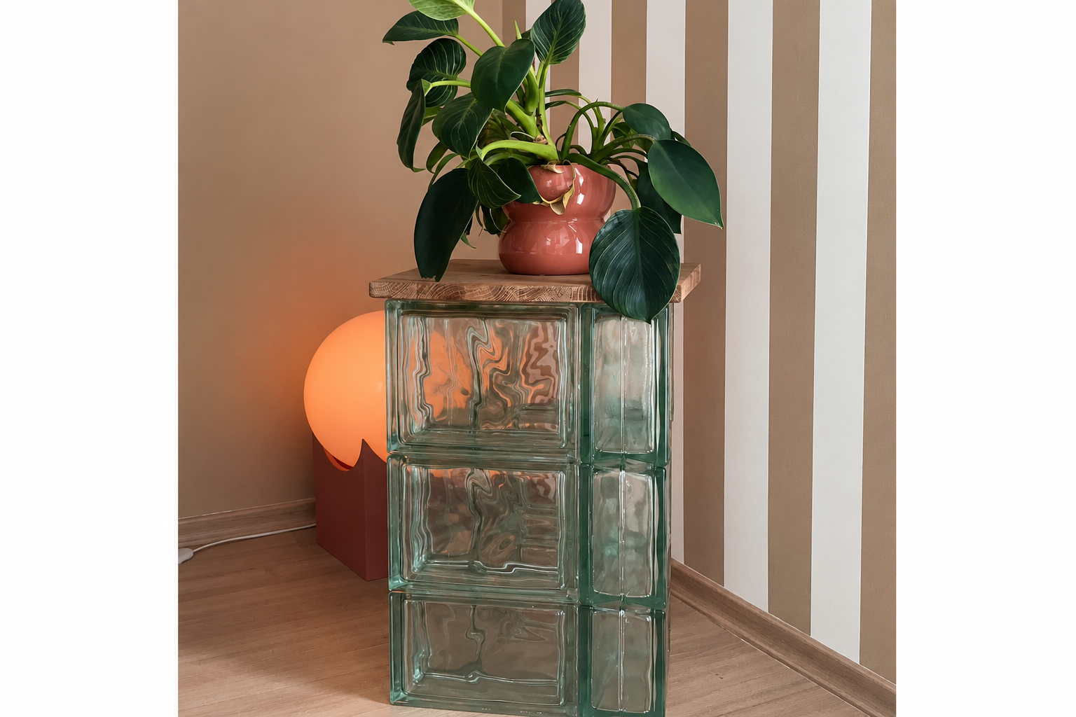 Pedestals & Stands